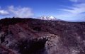 image049 Krater des Mt Ngauruhoe (2291m). Im Hintergrund der Mt. Ruapenhu (2797m).